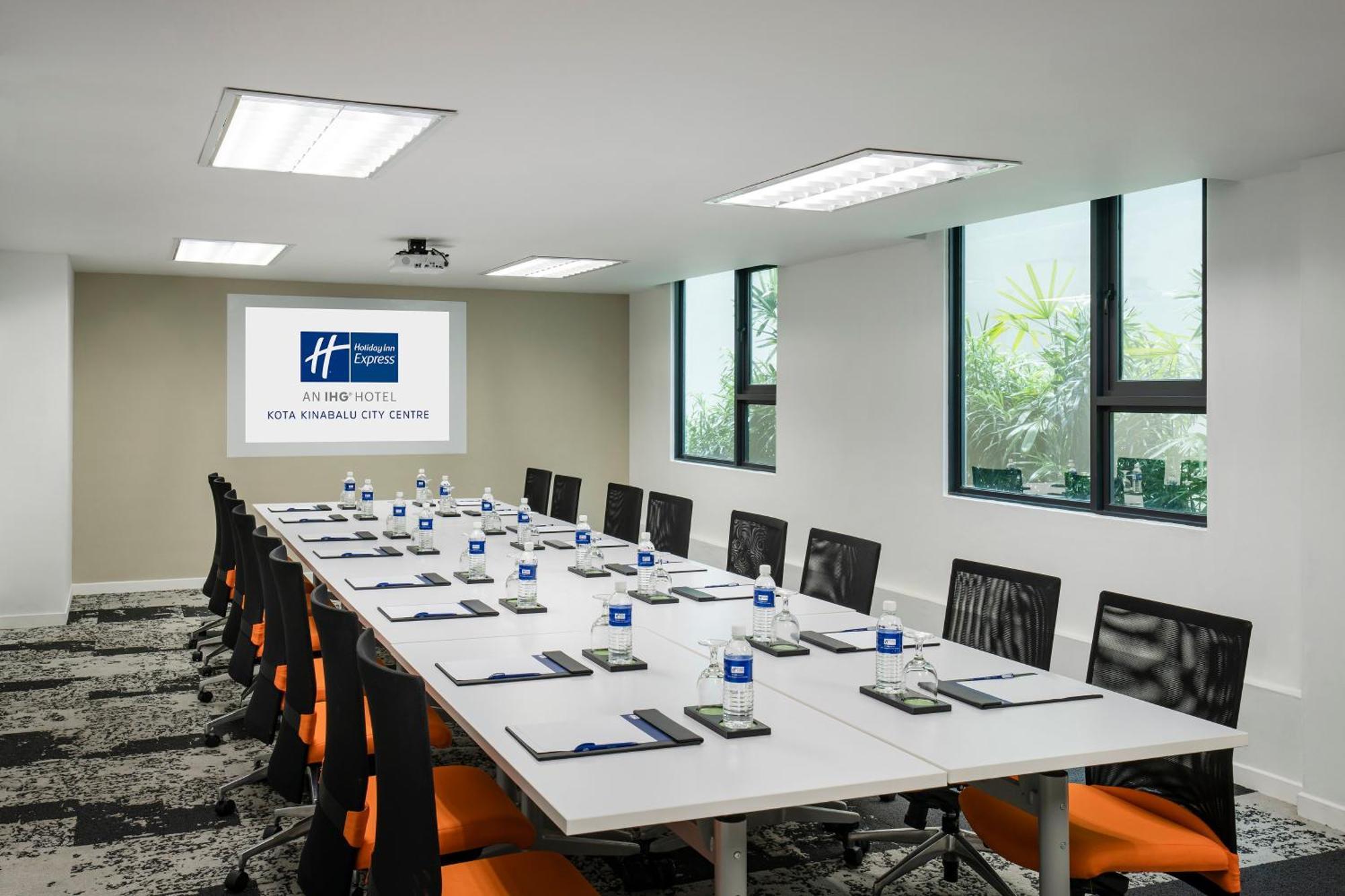Holiday Inn Express Kota Kinabalu City Centre By Ihg Bagian luar foto