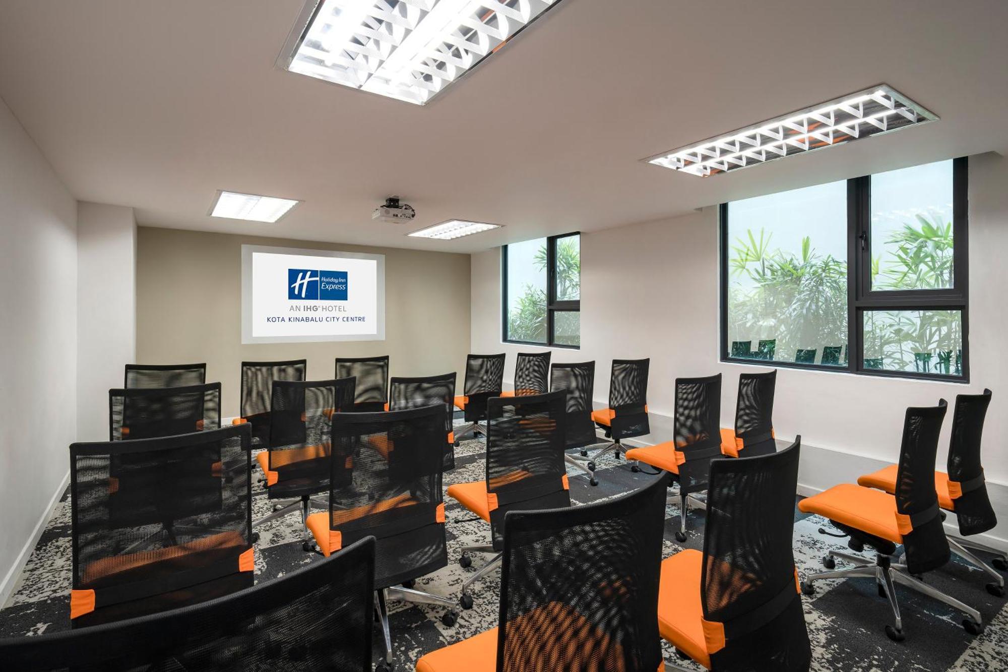 Holiday Inn Express Kota Kinabalu City Centre By Ihg Bagian luar foto